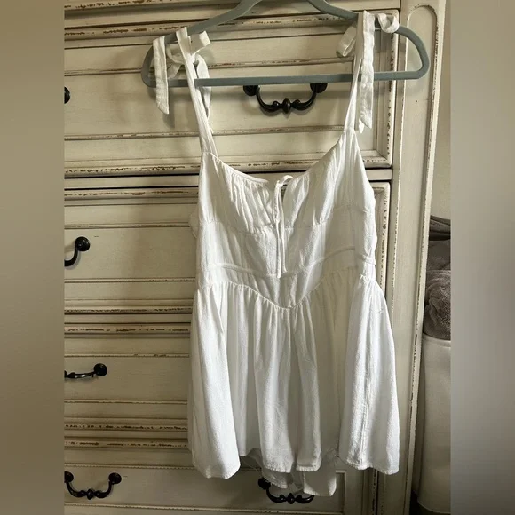 Princess Polly White Romper - Picture 1 of 8